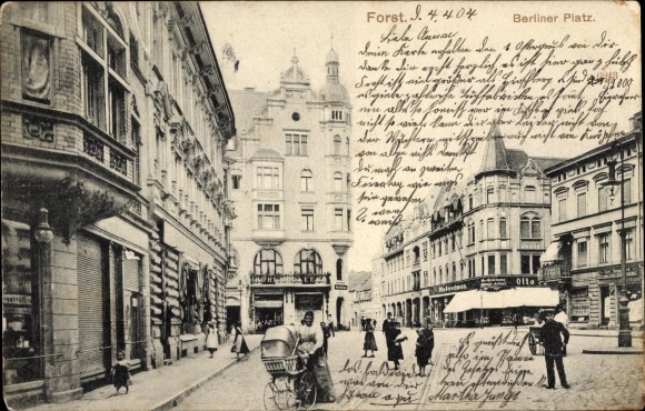 Postcard Forst in der Niederlausitz, Berliner Platz, business buildings, baby carriages
