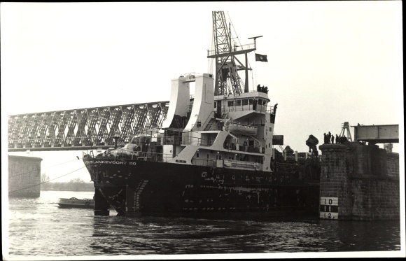 Photo Sliedrecht South Holland Netherlands, cargo ship, bridge