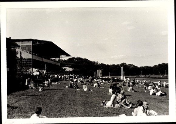 Photo Hoppegarten in Brandenburg, racecourse, Derby of the GDR 1972, spectators, grandstand