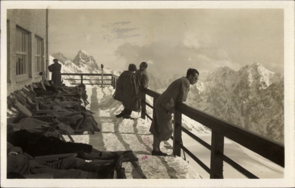 Ak Schneefernerhaus auf der Zugspitze, Untere Liegeterrasse, Bayerische Zugspitzbahn
