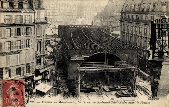 Postcard Paris VI., Travaux du Metropolitain, Les Fermes du Boulevard Saint Andre avant le foncage, Tunnel