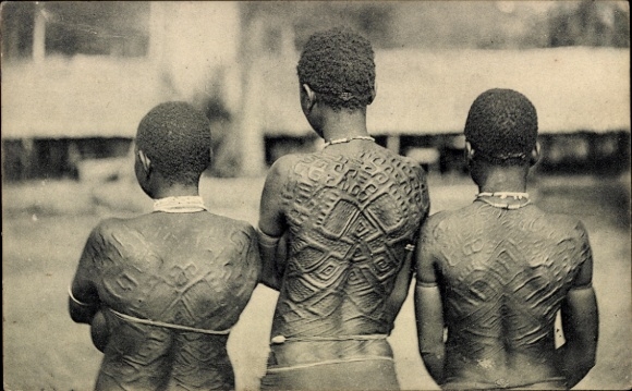 Postcard Mayombe Congo, women with decorative scars on their backs, mission of Kangu