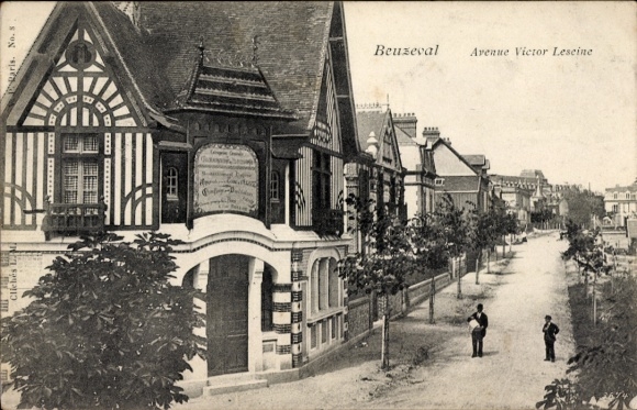 Ak Beuzeval Houlgate Calvados, Viktorianisches Gebäude, Avenue Victor Leseine, Straße, zwei Perso