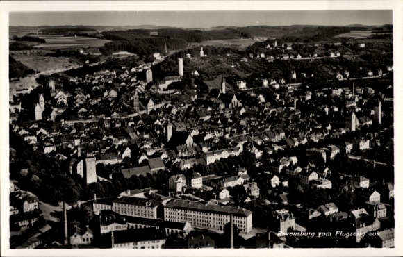 Ak Ravensburg in Württemberg Oberschwaben, Luftaufnahme von  Stadtansicht,  Gebäude