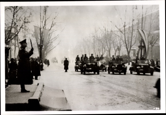 Foto Heinrich Hoffmann, Generalfeldmarschall Keitel, Militärparade in Budapest, Januar 1942