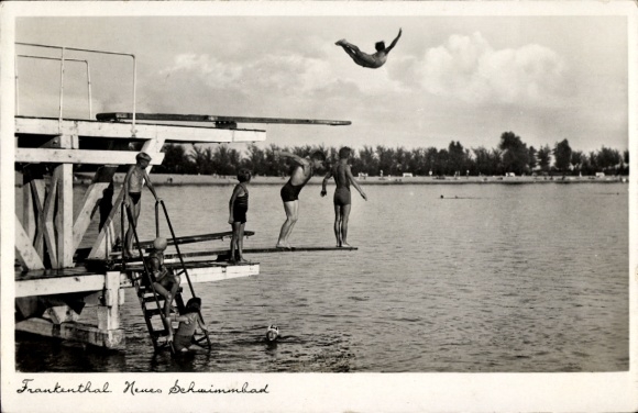 Ak Frankenthal in der Pfalz, Schwimmer, Sprungbrett, Schwimmbad, Jugendliche