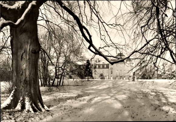 Postcard Karlsburg in Vorpommern, castle, now Institute for Diabetes Gerhardt Katsch, winter
