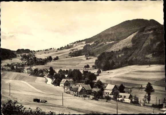 foto Ak Waltersdorf Großschönau in de wijk Görlitz, uitzicht op het dorp en Lausche
