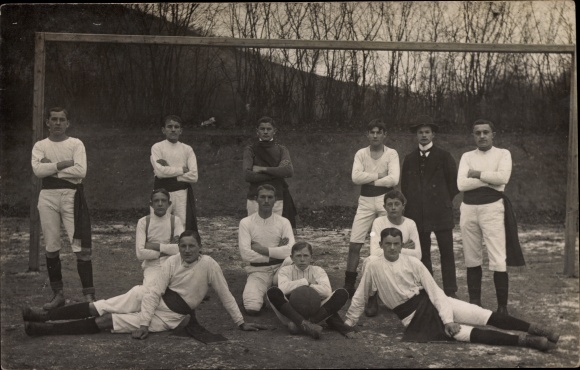 Photo Postcard Kaulsdorf an der Saale, football team, group picture