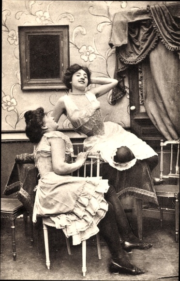 Postcard Two young women in underwear, corset, Parisian women