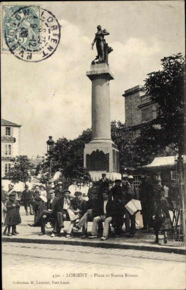 Postcard Lorient Morbihan, square and statue Bisson, crowd, atmosphere