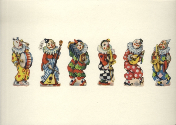6 klaunów waflowych z różnymi instrumentami, każdy o wymiarach ok. 8 x 3 cm