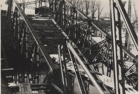 Original photo Berlin Neukölln, destroyed bridge over the Teltow Canal (Späthstraße), 1945/46