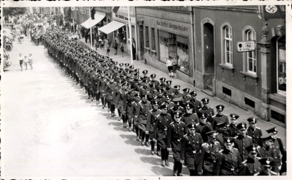 Foto Ak Zöblitz Marienberg im Erzgebirge, Polizei-Parade
