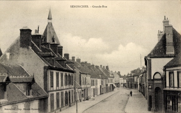 Postcard Senonches Eure et Loir, front view of a street, houses, calm atmosphere, clouds