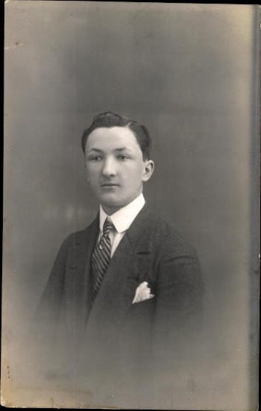 10 old photo PC men, various motifs