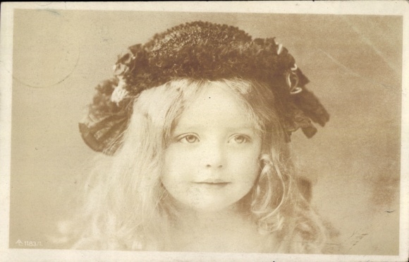 Blondynka w kapeluszu, portret