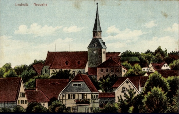 Postcard Dresden Leubnitz Neuostra, partial view, church
