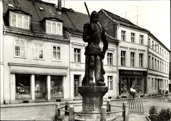 Postcard Perleberg in the Prignitz, Roland statue, delicatessen delicatessen
