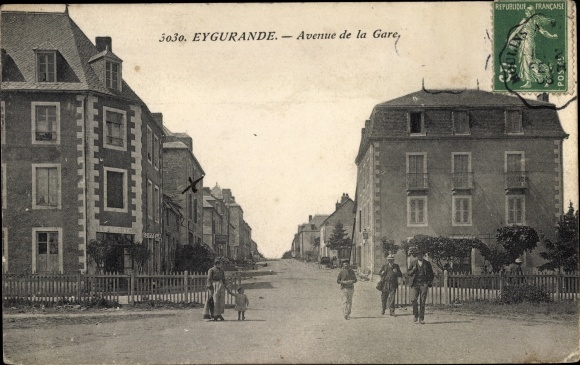Postcard Eygurande Corrèze, Avenue de la Gare