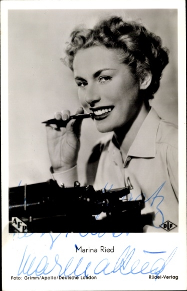 Postcard actress Marina Ried, Rittmeister Wronski, typewriter, portrait