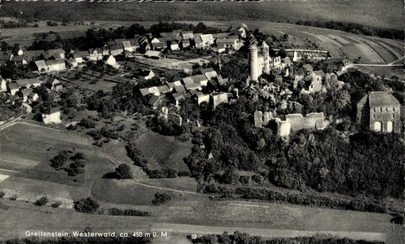 KP Greifenstein w Westerwald Hesja, widok z lotu ptaka na ruiny, domy, las, Westerwald