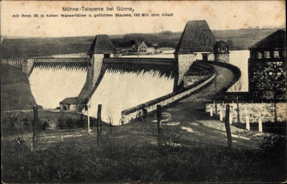 Ak Günne Möhnesee in Westfalen, Möhne-Talspene, Wasserfälle, gefüllter Stausee, 130 Mill. cbm Inh