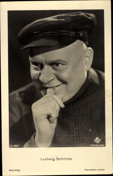 Postcard actor Ludwig Schmitz, portrait, peaked cap