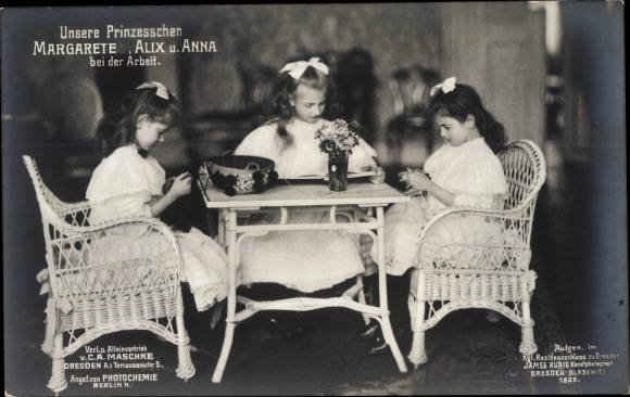 Postcard Princesses Margarete, Alix and Anna of Saxony, when knitting, photochemistry