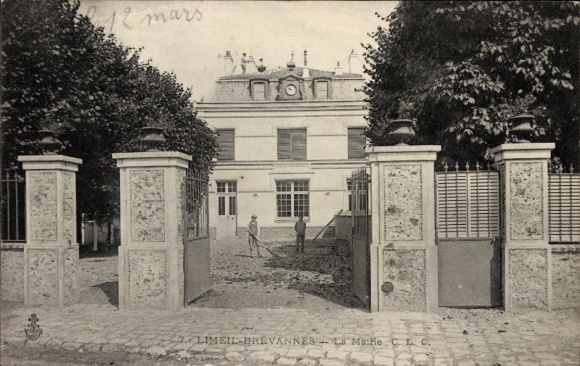 KP Limeil Brévannes Val de Marne, ratusz, zegar na wieży