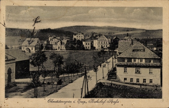 Ak Oberstützengrün Stützengrün im Erzgebirge Sachsen, Schwarz-Weiß-Foto,  Bahnhofstraße, Häuser, 