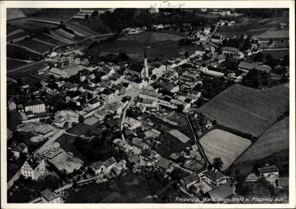 Ak Freyung im Bayerischen Wald, Fliegeraufnahme, Blick auf Stadt und Kirche