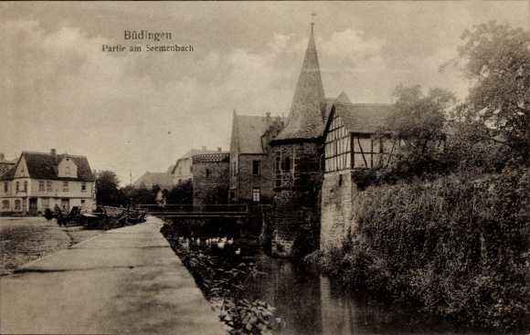 Postcard Büdingen in Hesse, part of the Seemenbach, historic buildings, waterway