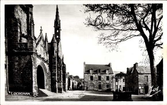 Postcard Locronan Finistère, square, church entrance