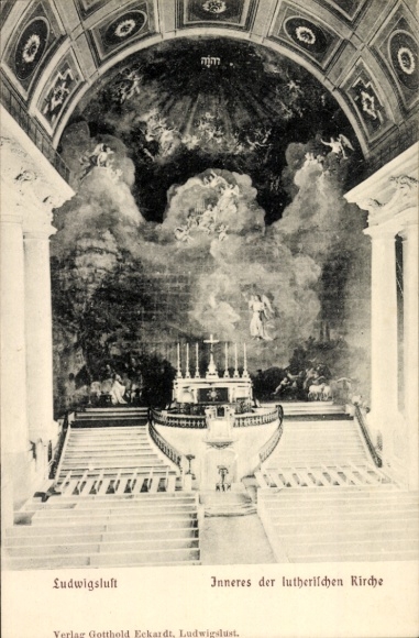 Postcard Ludwigslust in Mecklenburg, interior view of a church with altar, pulpit and gallery.
