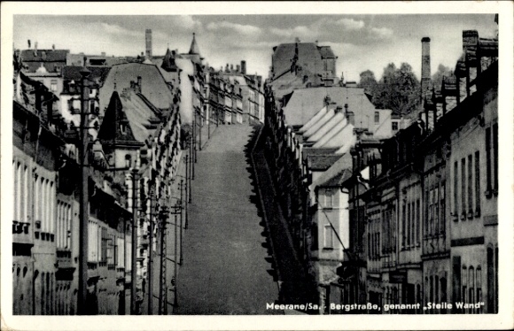 Ak Meerane in Sachsen, Bergstraße, bekannt als Stelle Wand, steile Straße,  Architektur