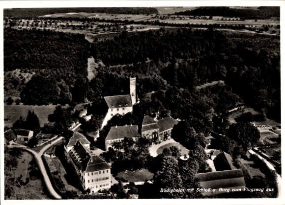 Ak Bödigheim Buchen in Odenwald Baden, luchtfoto van het kasteel en de vesting, omgeven door bomen,