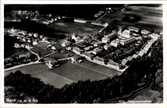 Ak Garching an der Alz Oberbayern, Fliegeraufnahme
