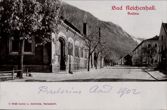 Ak Bad Reichenhall in Oberbayern,  Saline, Straße mit Bäumen, Gebäude im Hintergrund