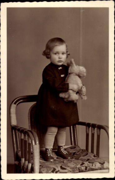 Photo Postcard child with stuffed animal, portrait