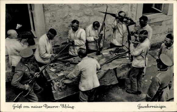 Postcard German Wehrmacht, reserve exercise, rifle cleaning