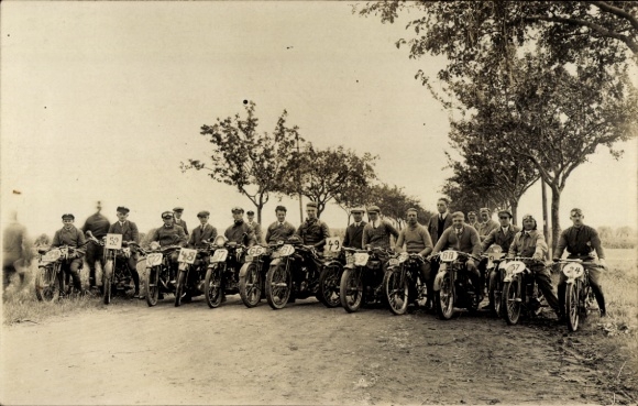 Photo Postcard Peine in Lower Saxony, motor racing, racing drivers, start, motorcycles
