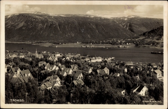 KP Tromsø Tromsö Norwegia, widok na miasto, domy, góry, woda