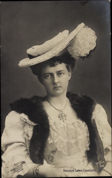 PC Sophie Charlotte von Oldenburg, feather hat