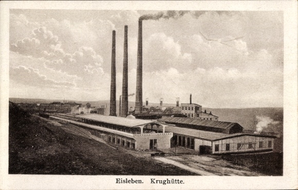 Ak Lutherstadt Eisleben, Fabrikgebäude, Schornsteine, Wolken, Krughütte
