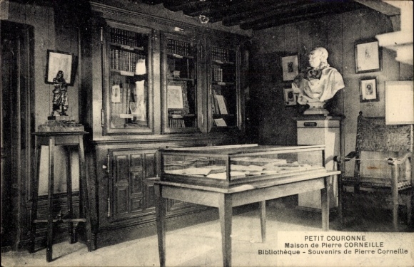 Ak Petit Couronne Seine Maritime, Bibliothek, Statue, Bücherregal, Tisch mit Vitrine, Büste von P