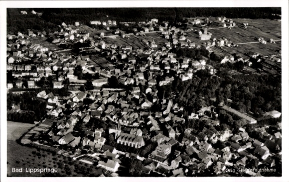 Ak Bad Lippspringe, Gesamtansicht der Stadt, Fliegeraufnahme