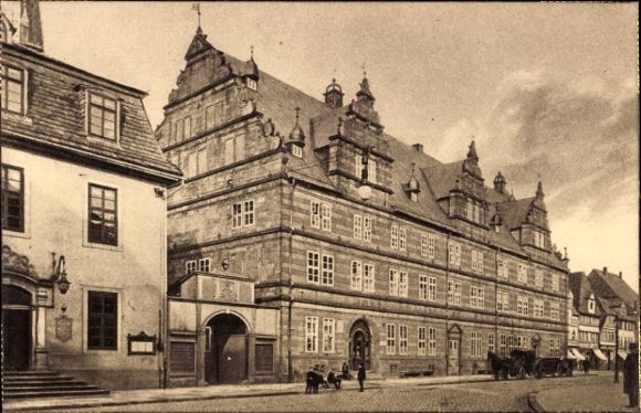 Ak Hameln an der Weser Niedersachsen, Hochzeitshaus,   Architektur, Pferde, Straßenansicht