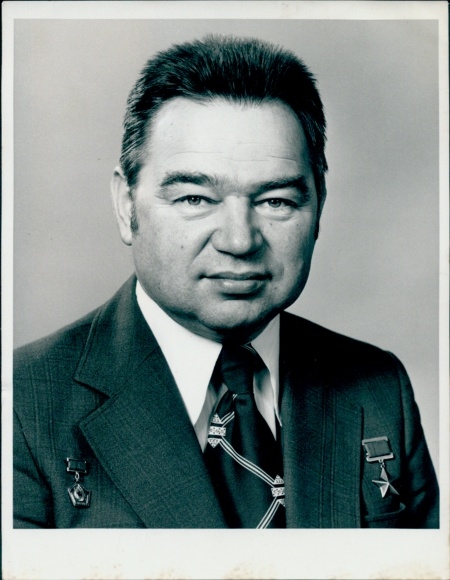 Photo of cosmonaut GM Grechko, Soyuz 26, flight engineer, portrait, uniform, medal, 1977