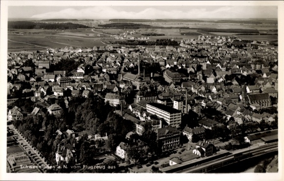 Ak Villingen Schwenningen in het Zwarte Woud, luchtfoto van de stad, geen mensen, geen huis